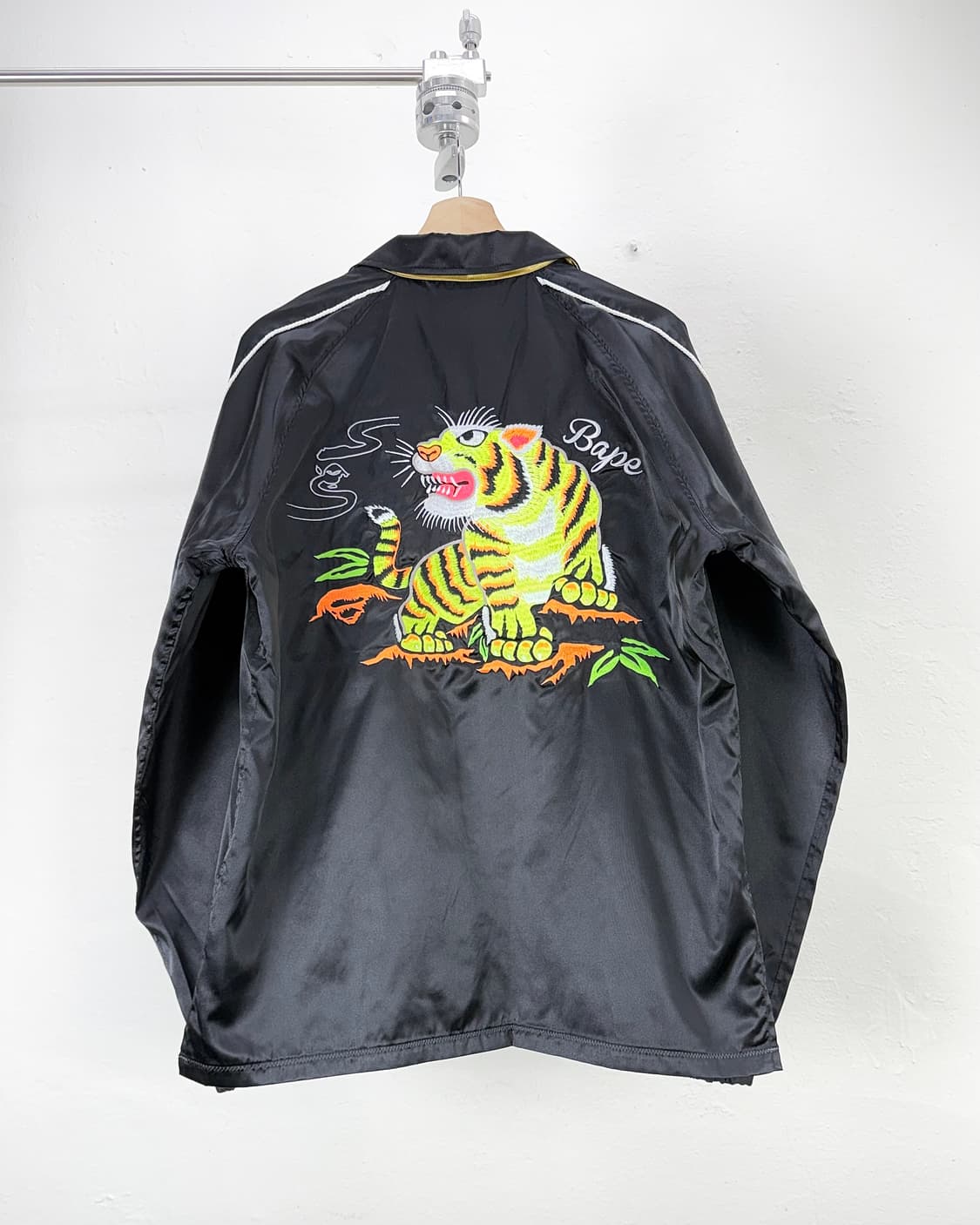 베이프 20ss 타이거 엠브로이드 코치 자켓 상품이미지7