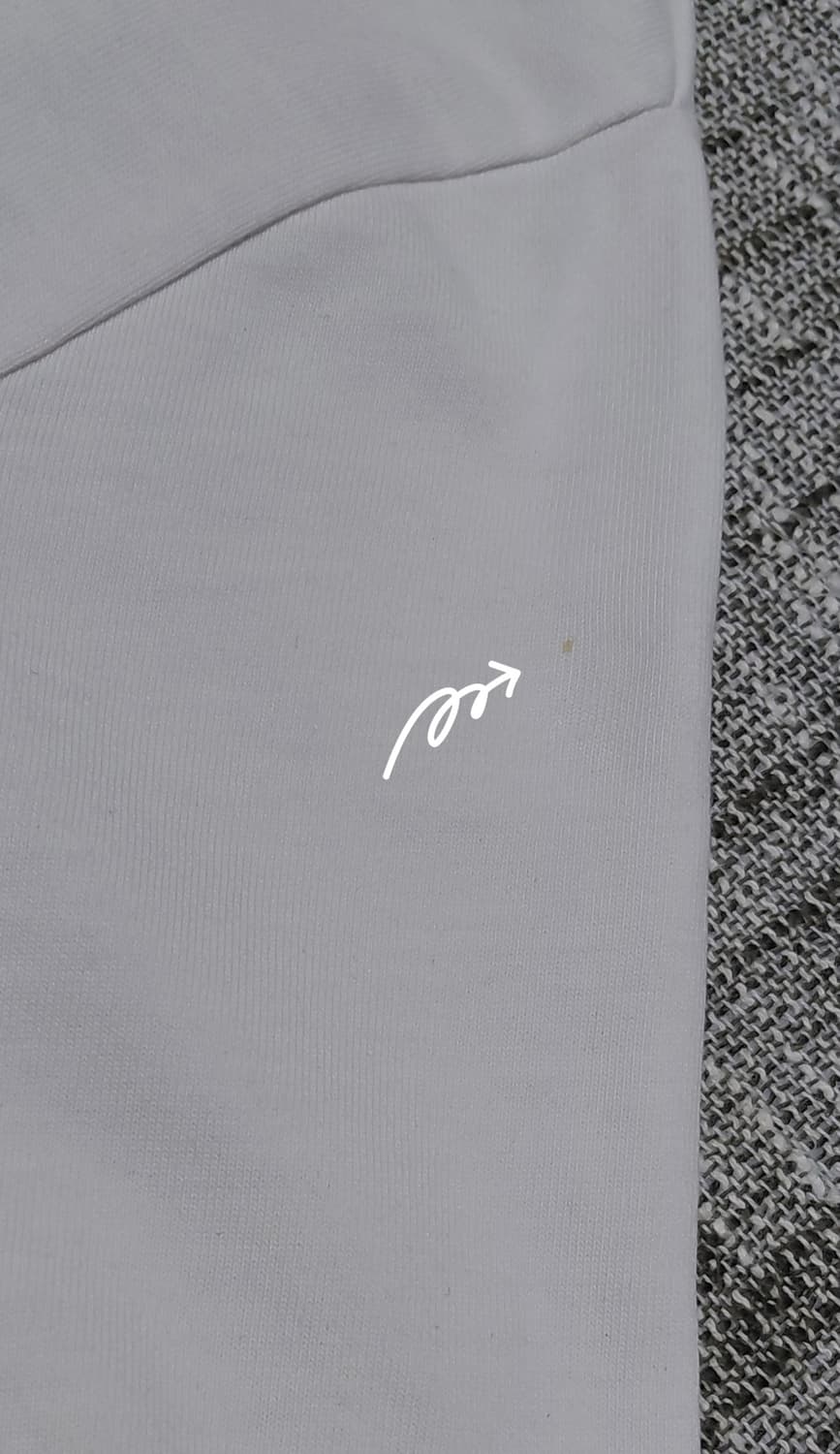 [S] 발레르(BALR.) 메탈 플레이트 로고 반팔 티셔츠 (화이트) 상품이미지10