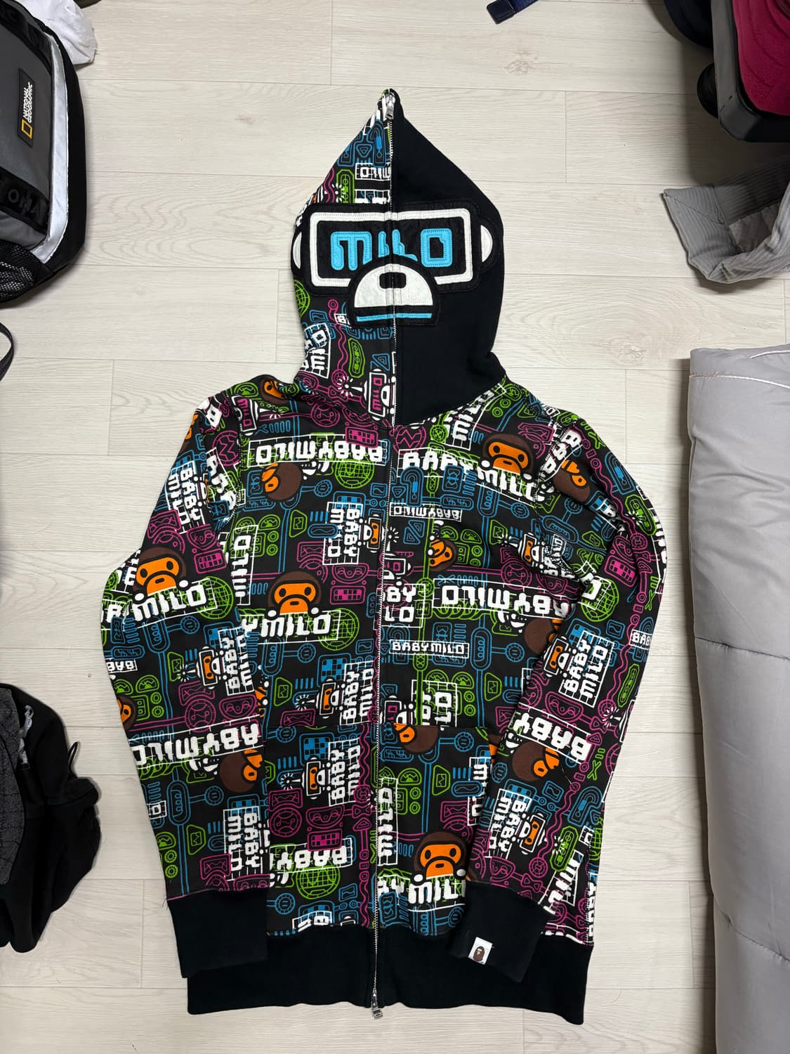 베이프 마일로 샤크후드집업 m 판매합니다! 상품이미지1