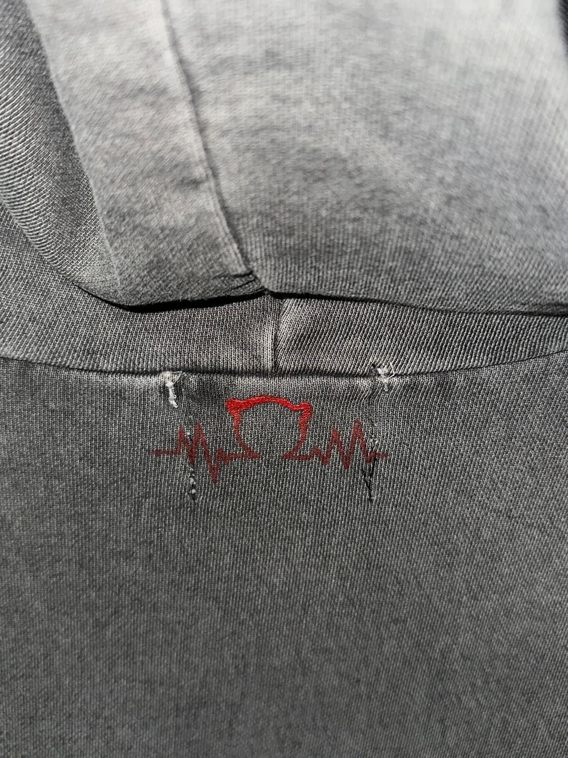 써저리 x 해피피플갤러리 피그먼트 후드티 상품이미지3