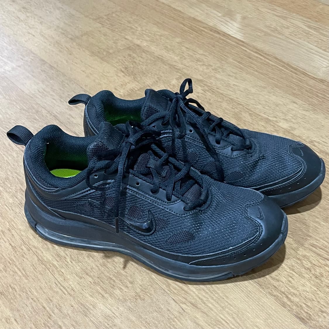 나이키 에어맥스AP 트리플 블랙 운동화 270 상품이미지1