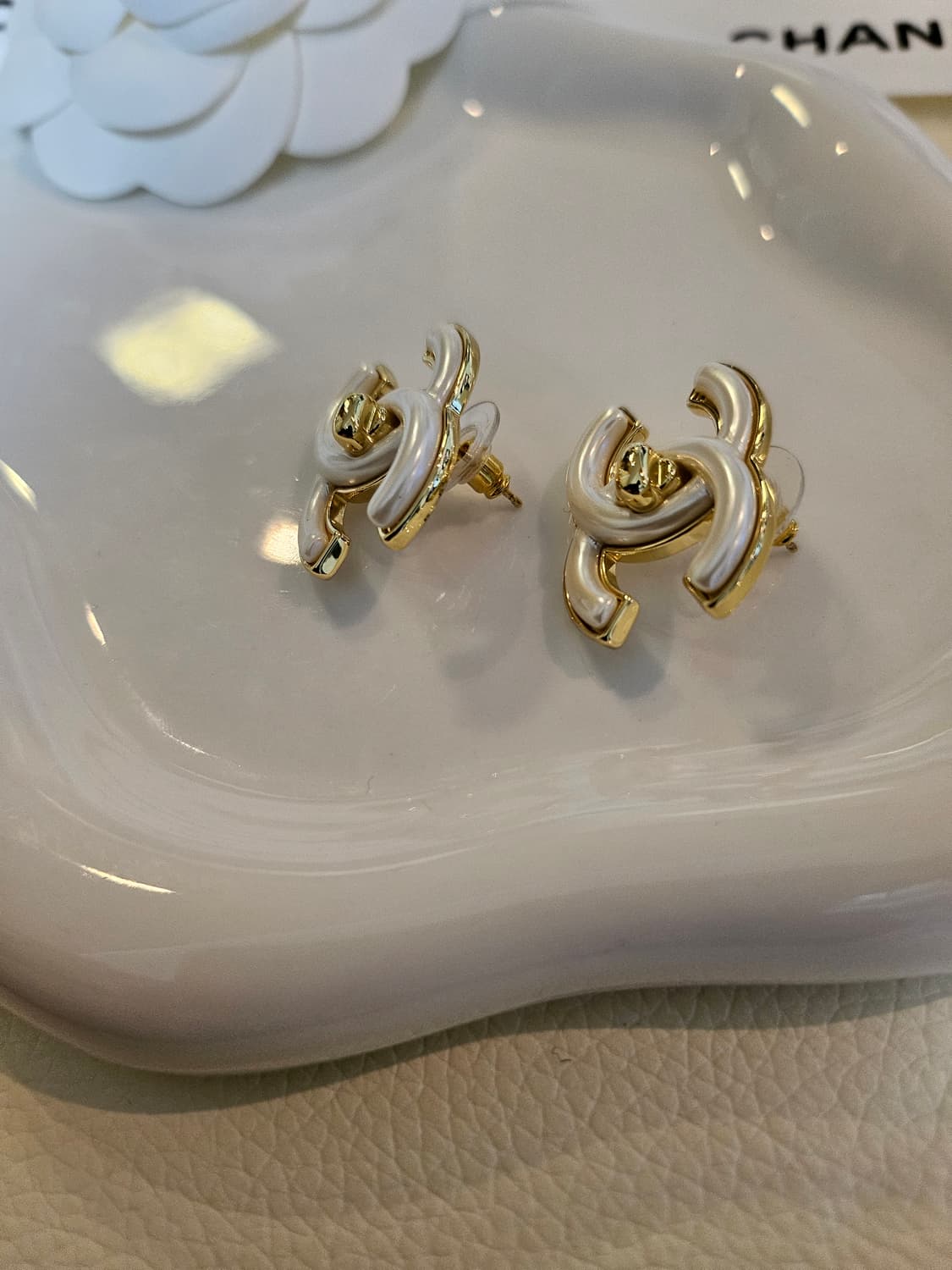 샤넬 CC로고 턴락 금장 귀걸이 업사이클링  상품이미지2