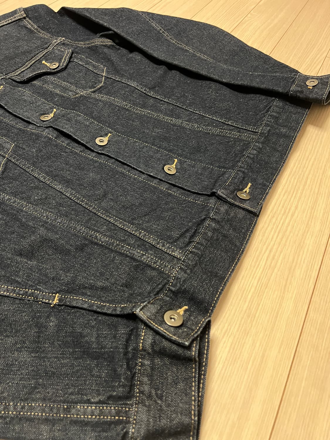 유니클로 U 셀비지 데님 트러커 자켓 / 인디고 / L (미착용) 상품이미지4