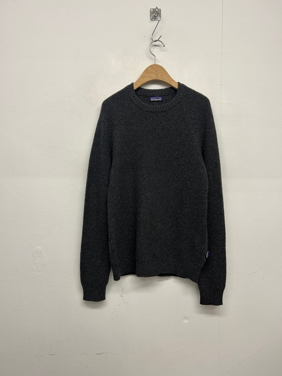 파타고니아 차콜그레이 니트 스웨터 상품이미지2