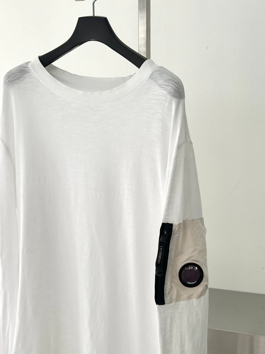 C.P컴퍼니 렌즈와펜 나일론 포켓 화이트 맨투맨  상품이미지5