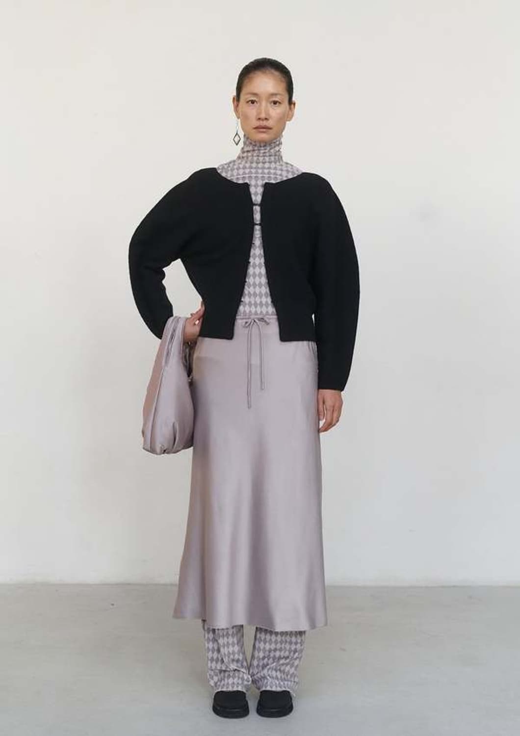 아모멘토 실키 롱 스커트 상품이미지2