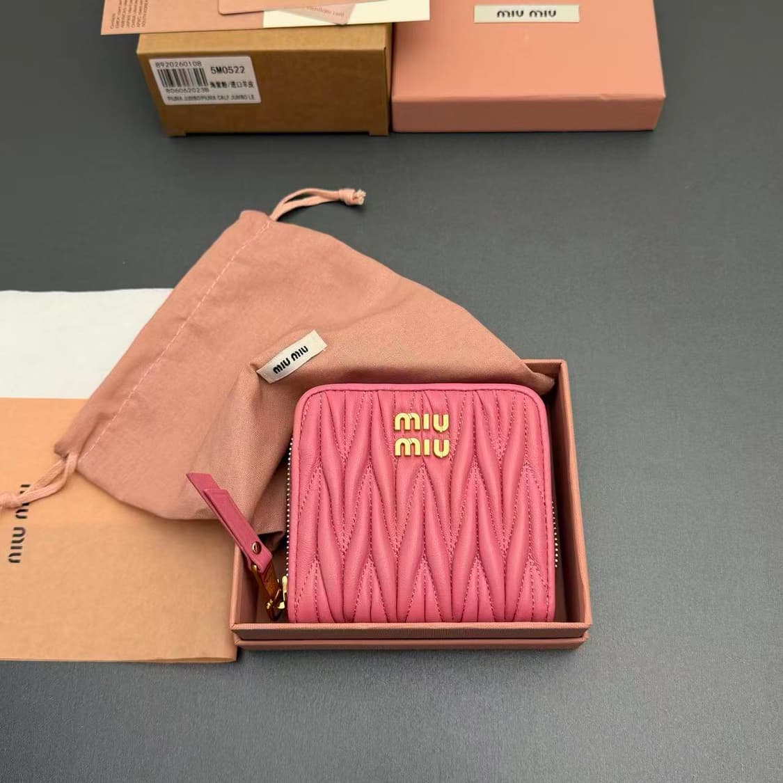 미우 미우 마테라쎄 나파 가죽 동전 지갑 베고니아 핑크 상품이미지9