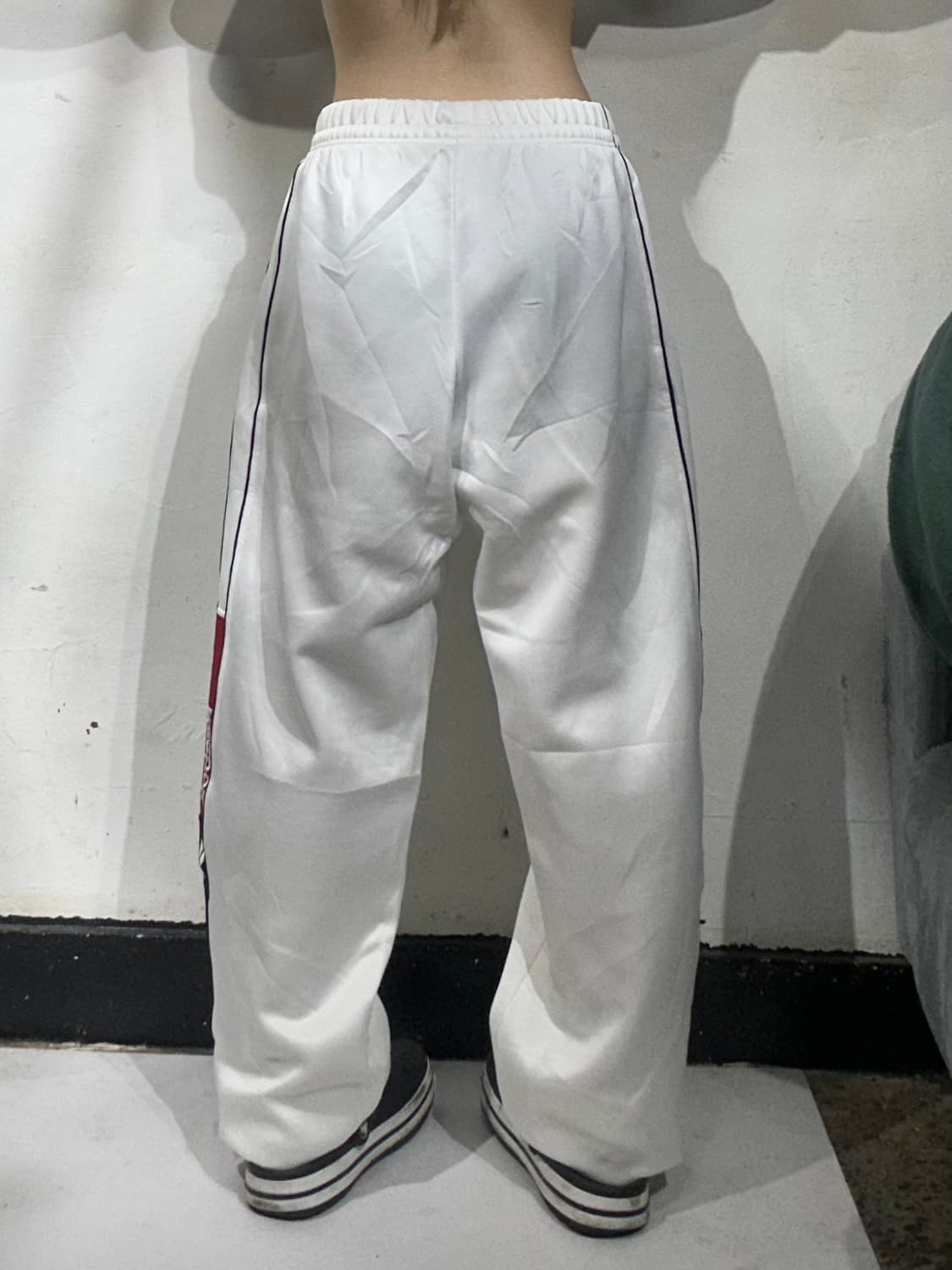 리복 화이트 사이드 라인 와이드 트레이닝 팬츠 M 상품이미지3