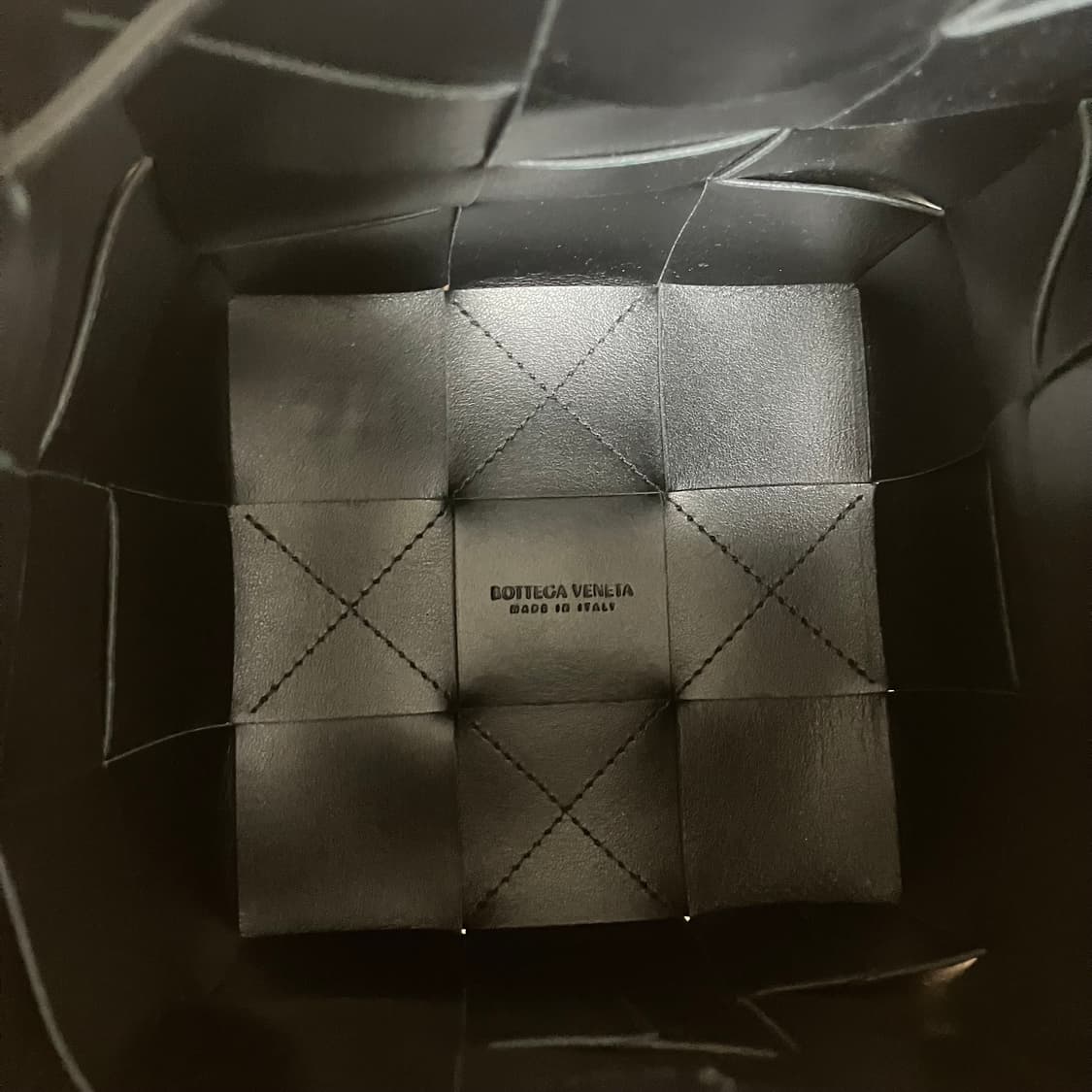 [OS] 보테가베네타 버킷백 블랙 상품이미지4