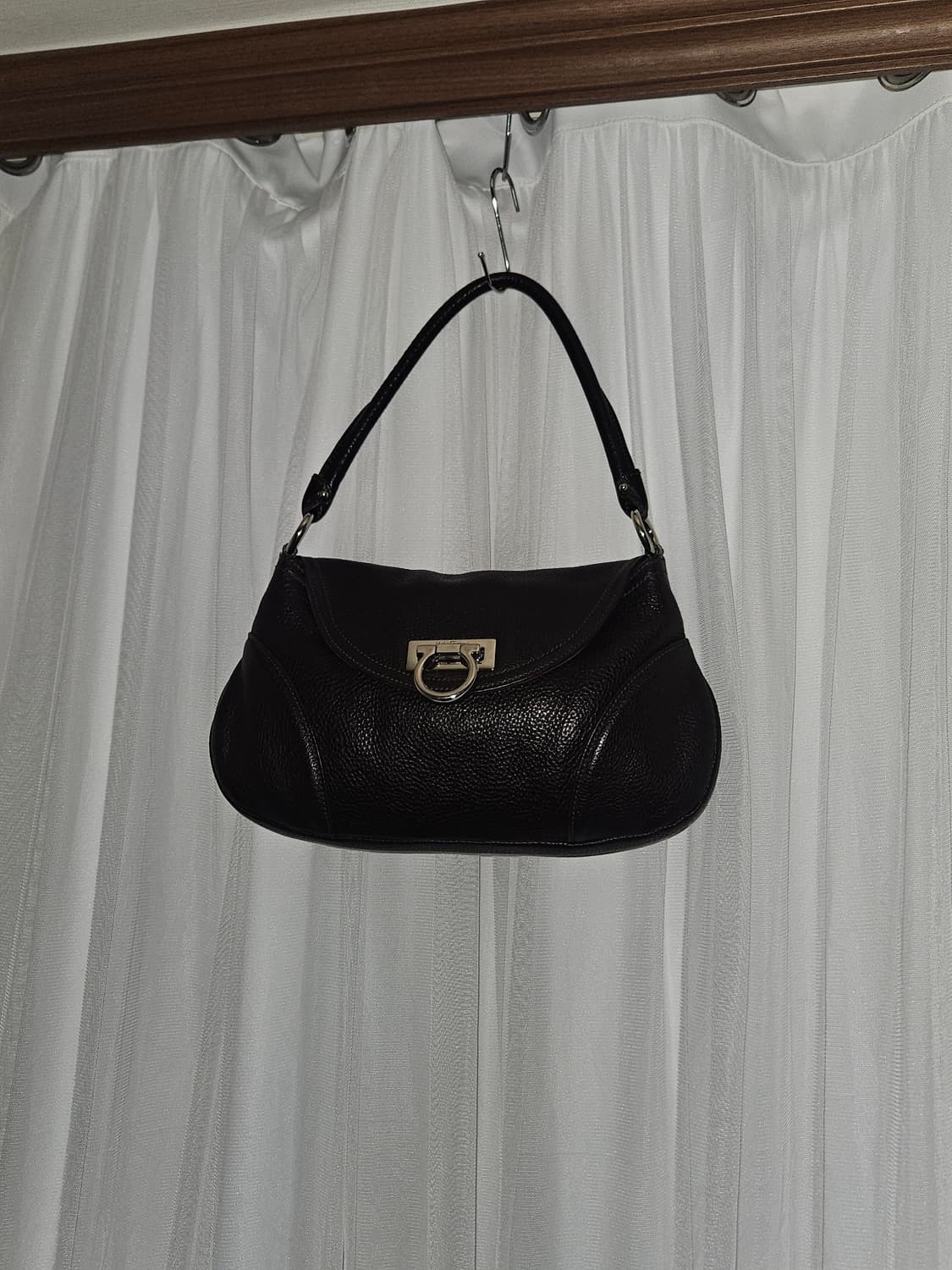 페라가모 간치니 호보백 다크브라운 상품이미지1