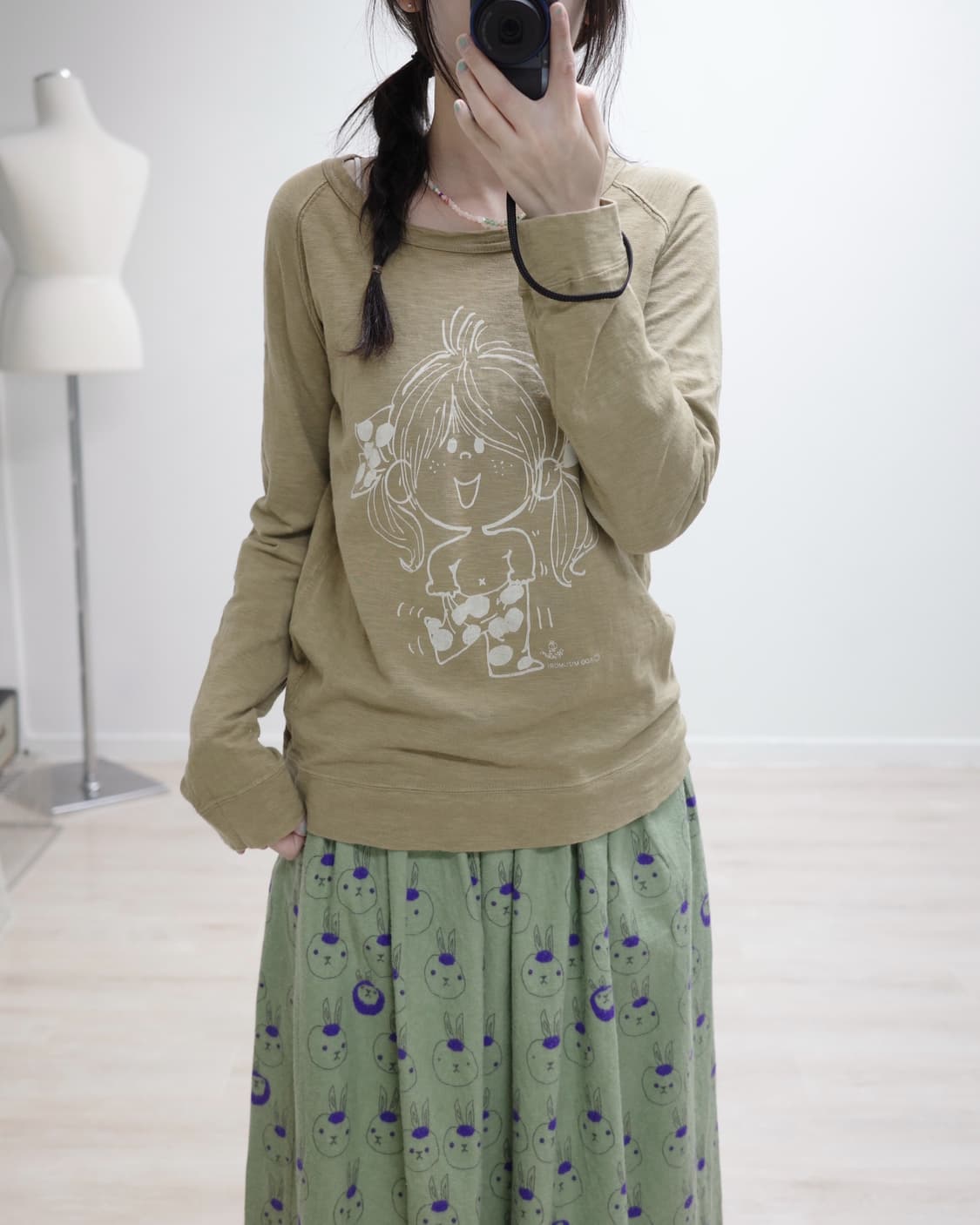  Ado Mizumori brown T-shirt 상품이미지3
