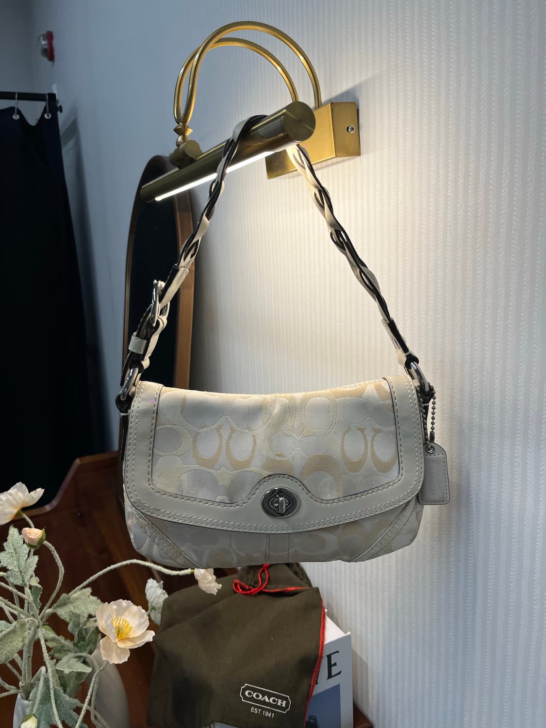 Coach Cream White Shoulder Bag 상품이미지1