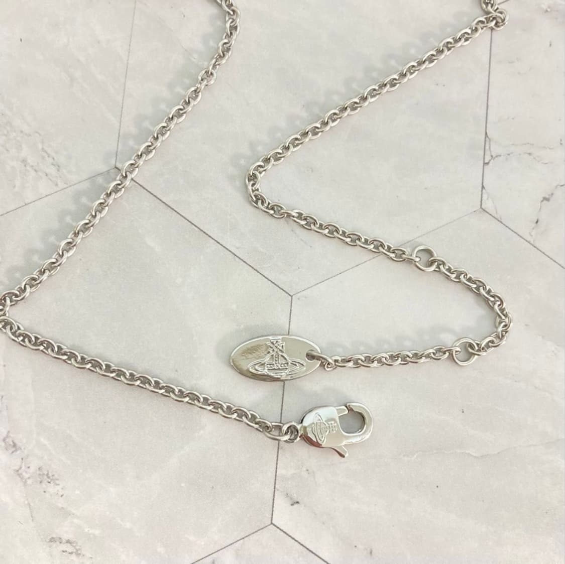 비비안웨스트우드 아카이브 화이트 크리스탈 레터링 orb 팬던트 목걸이 상품이미지7