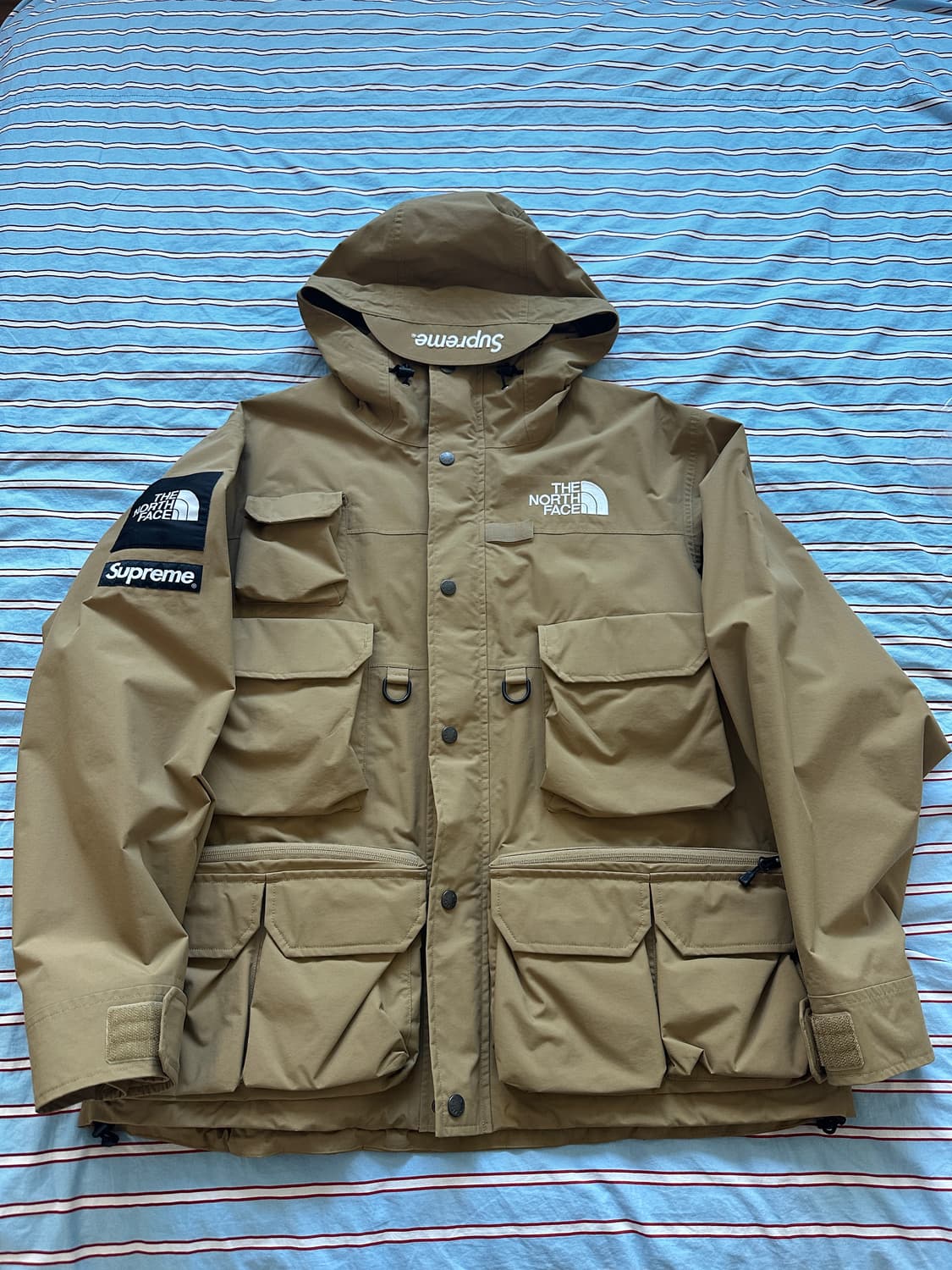 슈프림 노스페이스 카고자켓 골드 상품이미지1