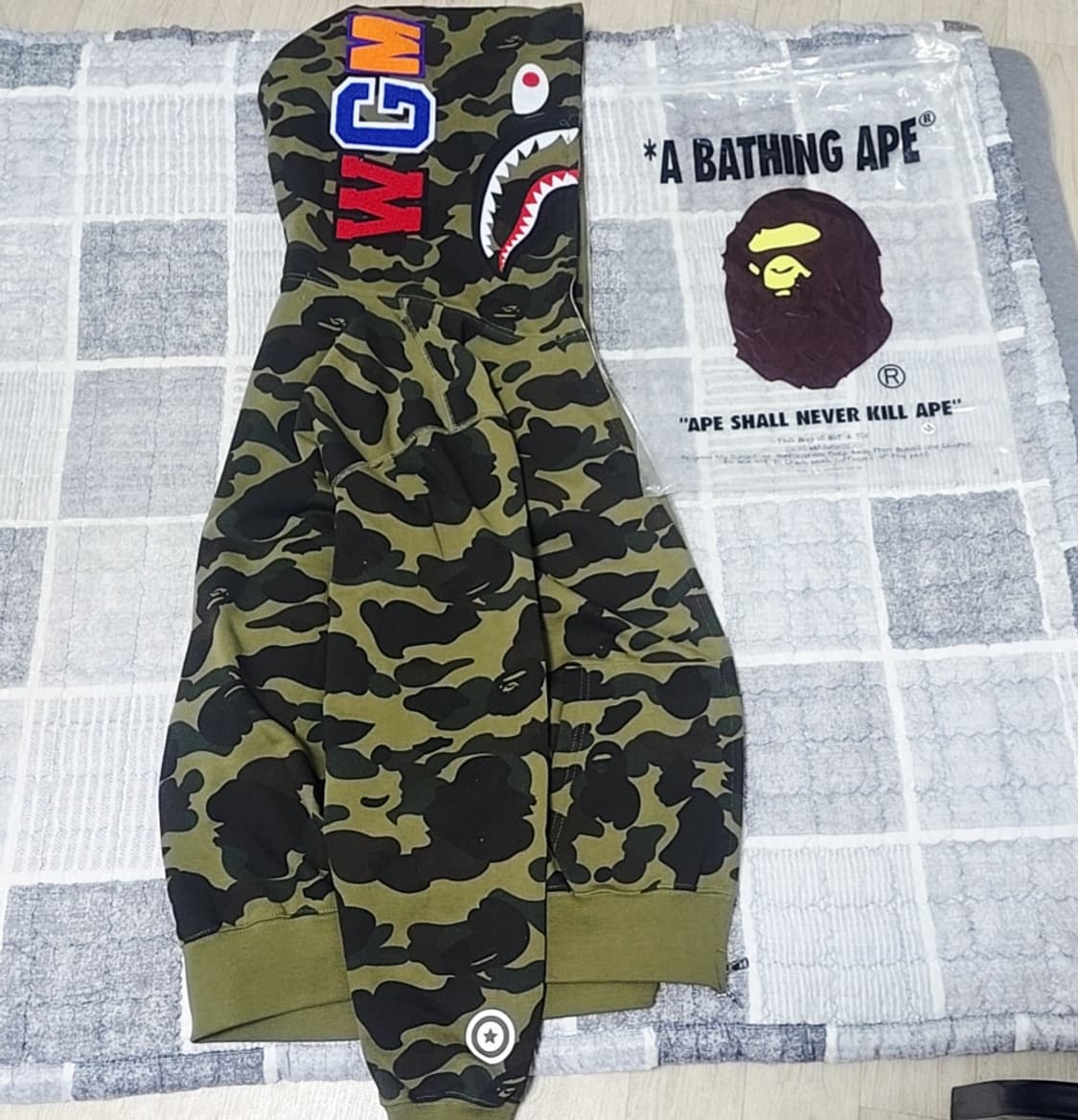 베이프 샤크 녹계 후드집업 상품이미지1