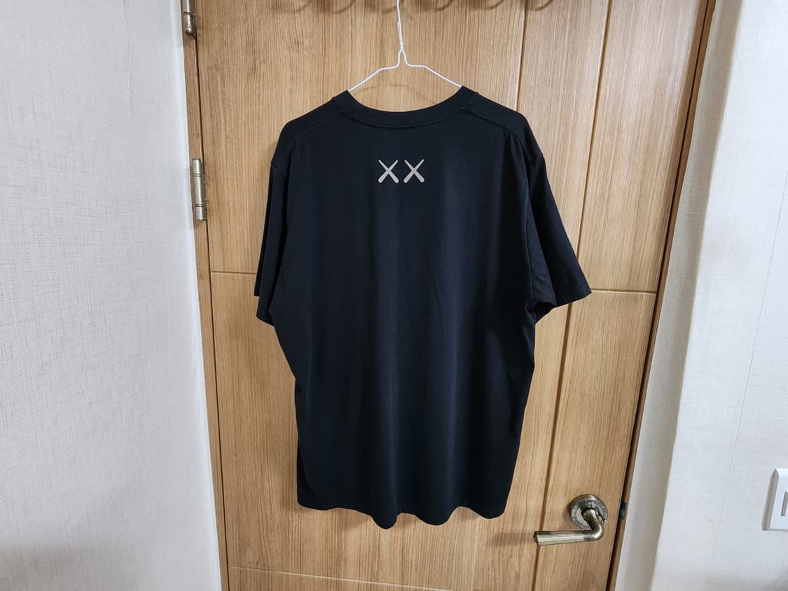 (XL)유니클로X카우스 반팔 티셔츠 블랙 상품이미지3