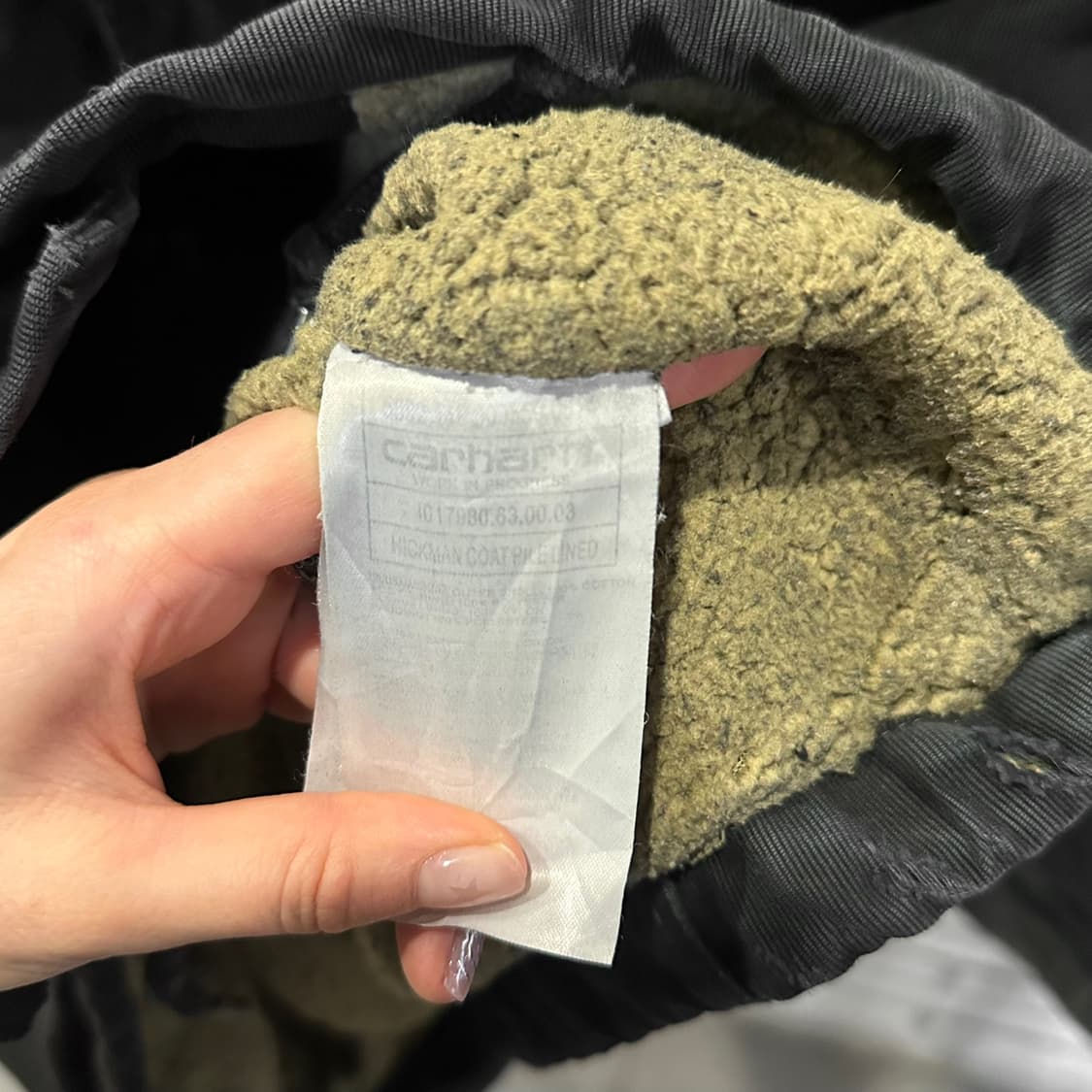 칼하트 후드 필드 자켓 쉐르파 안감 4포켓 스트링 디테일 블랙 상품이미지6