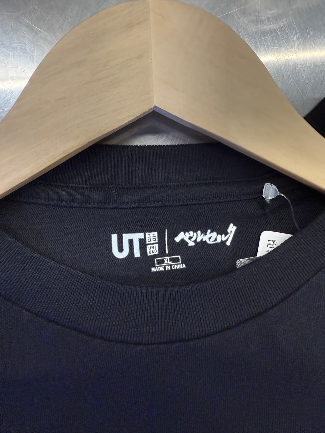 유니클로 UT 베르세르크 블랙 반팔티 XL 상품이미지6
