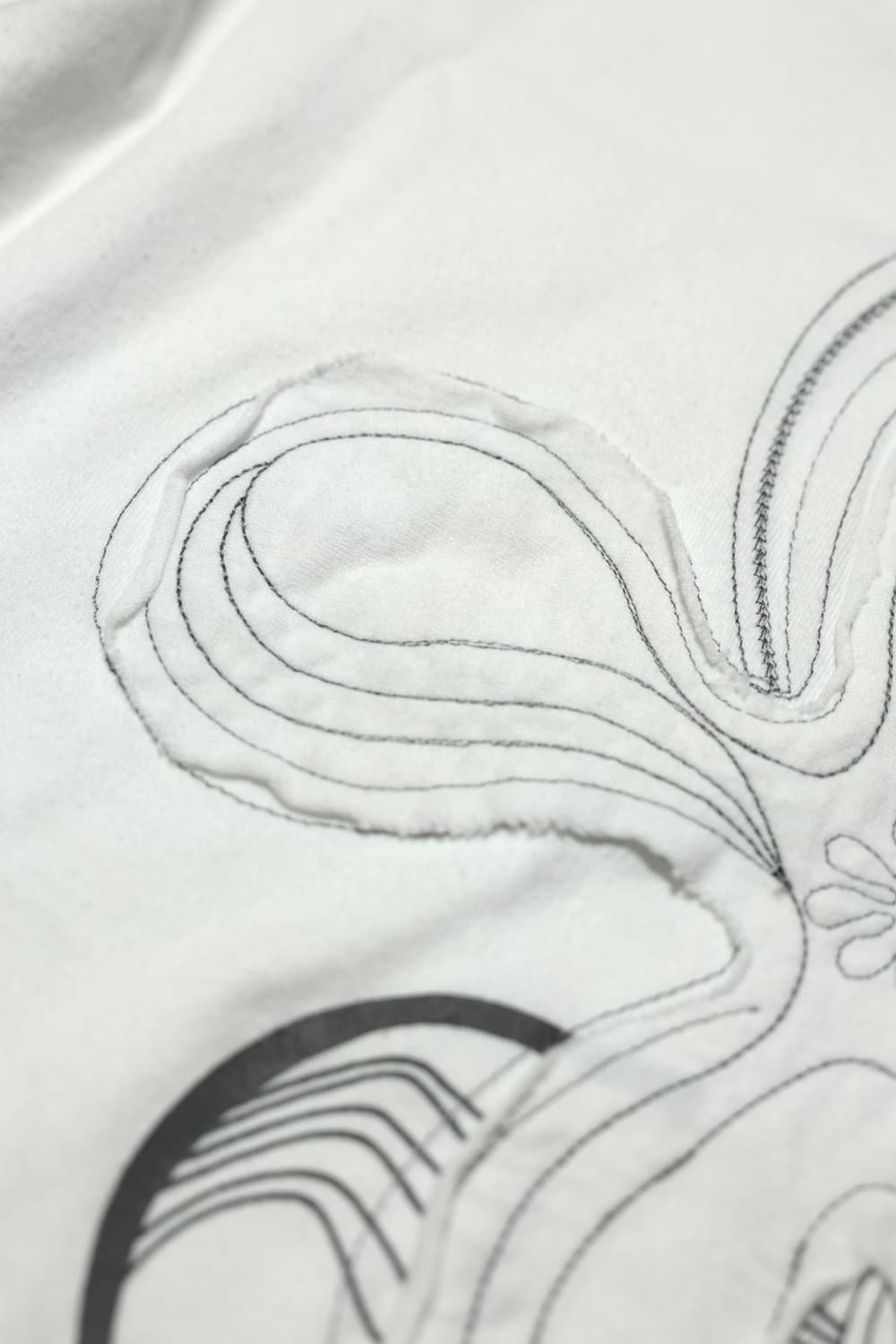 [JPN]Floral Appliqué Mesh Trim Tee 상품이미지2