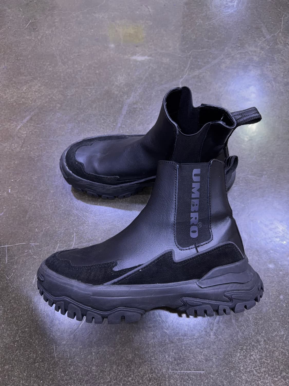 엄브로 헤이크 미드컷 첼시부츠 블랙 250 상품이미지5