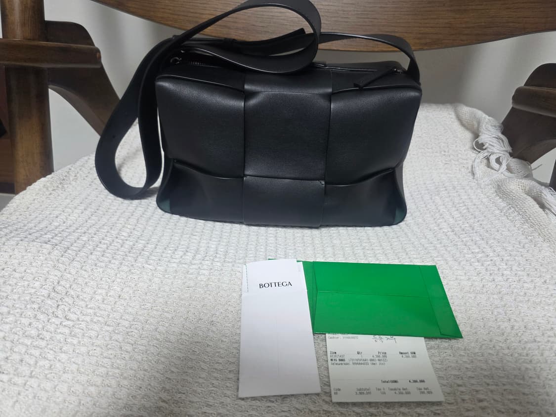 보테가 아르코 카메라백 새상품이나 다름없어요 상품이미지3