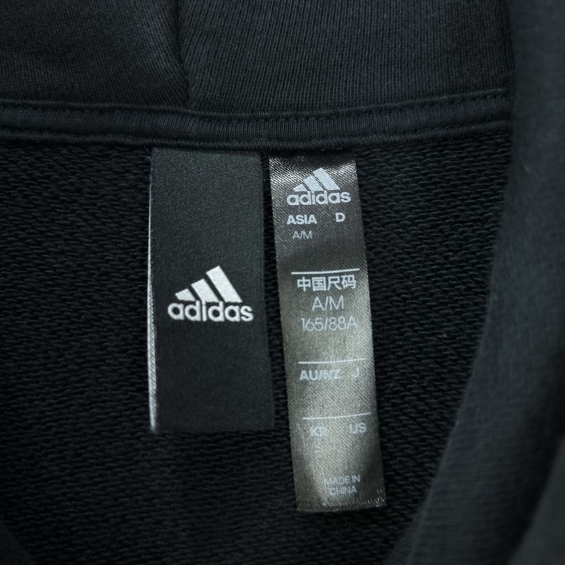 [아디다스] 로고 자수 그래픽 프린팅 오버핏 후드티 블랙 M19675 상품이미지7