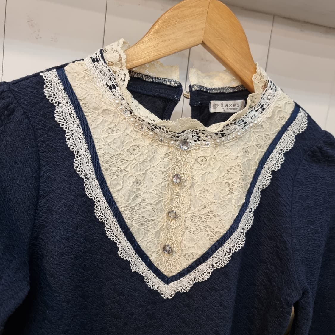 axes femme 악세스팜므 네이비 레이스 빅카라 블라우스 상품이미지4