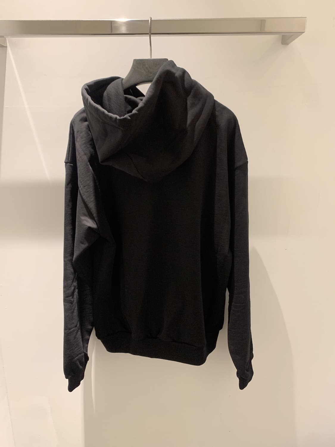 발렌시아가 남성 블랙 로고 후드 50% 상품이미지4