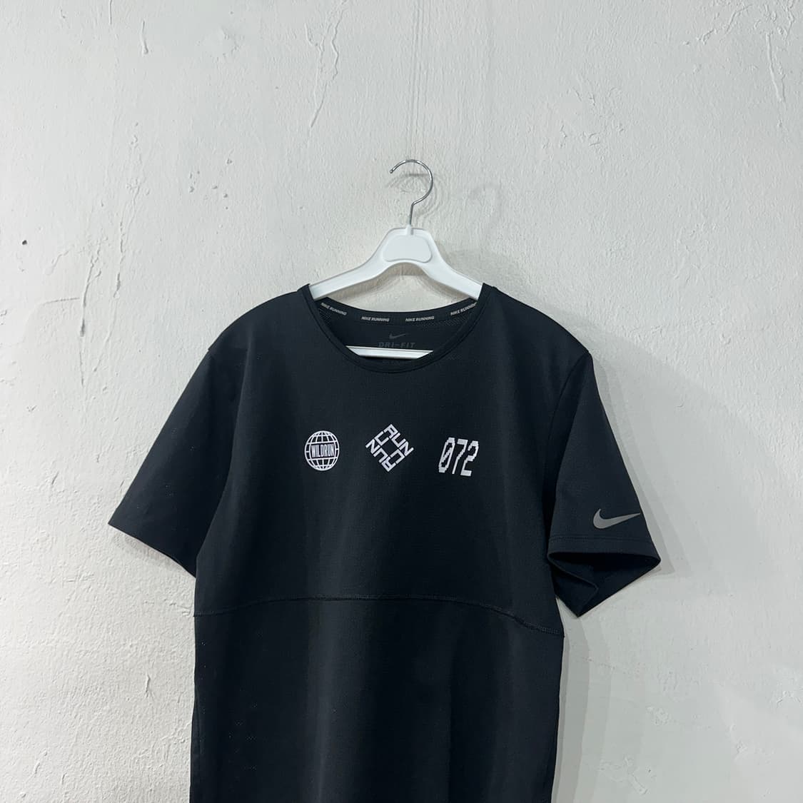  나이키 러닝 반팔티 95 상품이미지2