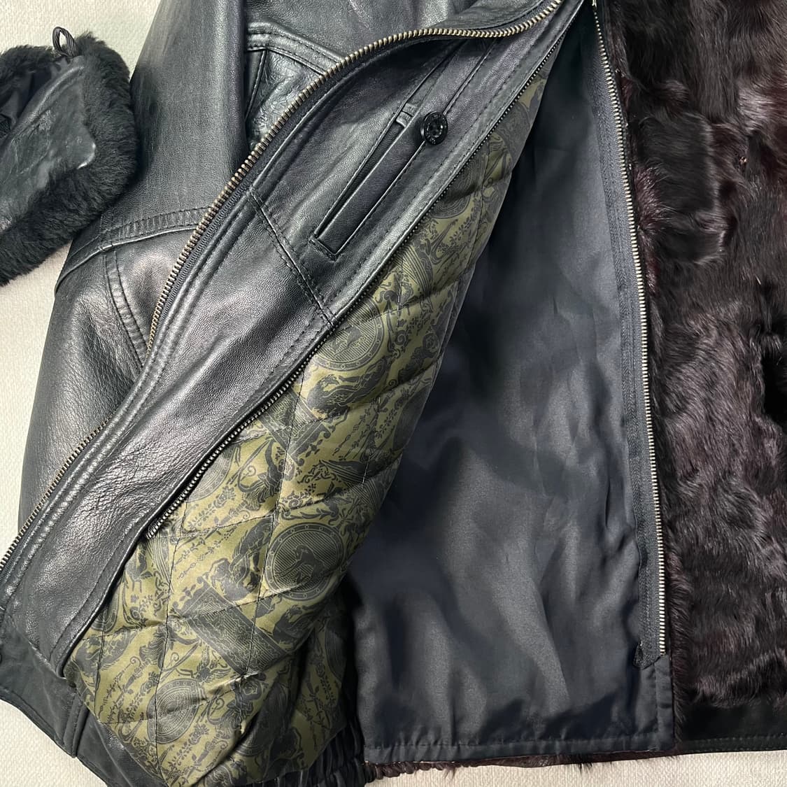 100 입생로랑 투웨이 퍼카라 램스킨 가죽 자켓 상품이미지7