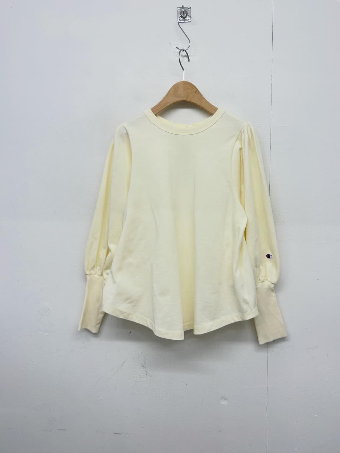 레이 빔즈 X 챔피온 아이보리 맨투맨 상품이미지1