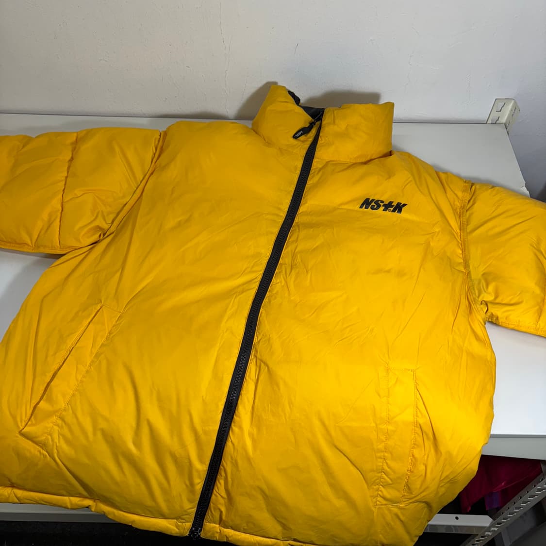 100-105 네스티킥 블랙 옐로우 리버시블 패딩 상품이미지2
