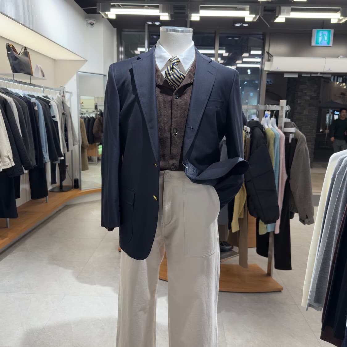 브룩스브라더스 트레디셔널 핏 아웃포켓 금장 네이비 블레이저 상품이미지2