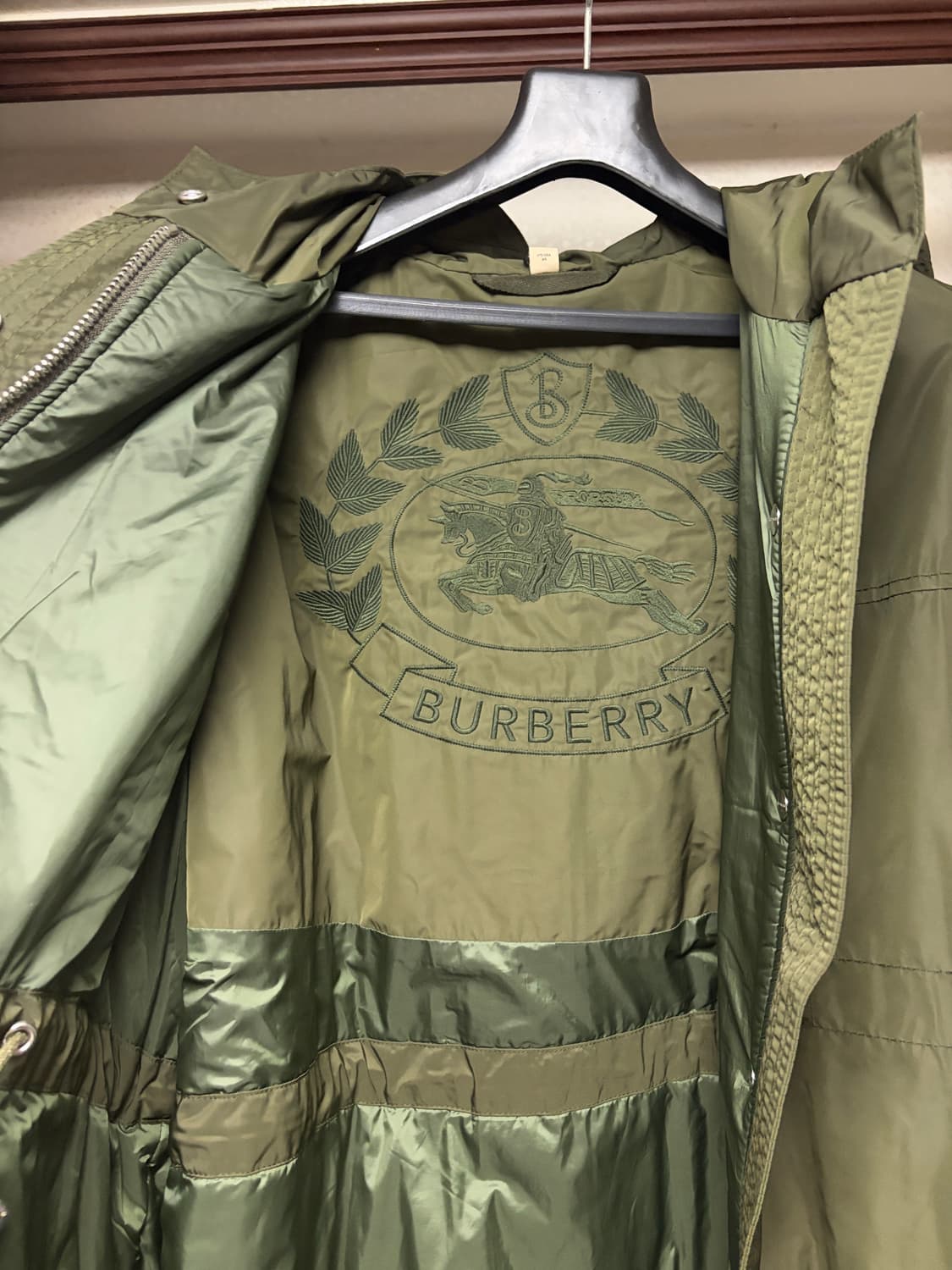 버버리 포토벨로 후드 자켓 다크 올리브 새제품 상품이미지3