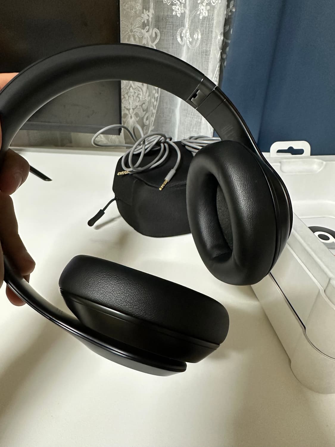 비츠 스튜디오 프로 무선 오버 이어 헤드폰 블랙 상품이미지2