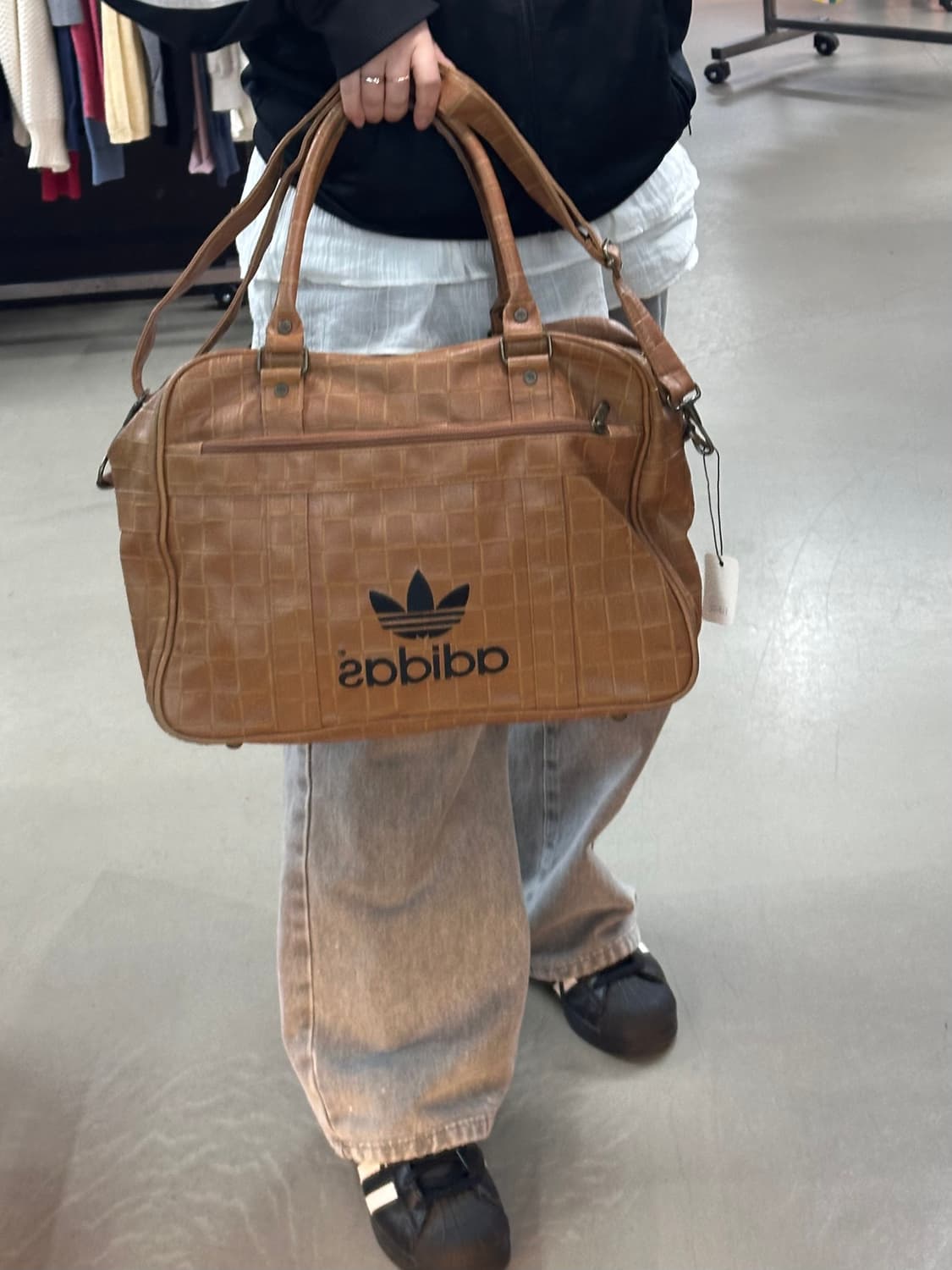 아디다스재팬 스퀘어 패턴 레더 보스턴백 상품이미지5