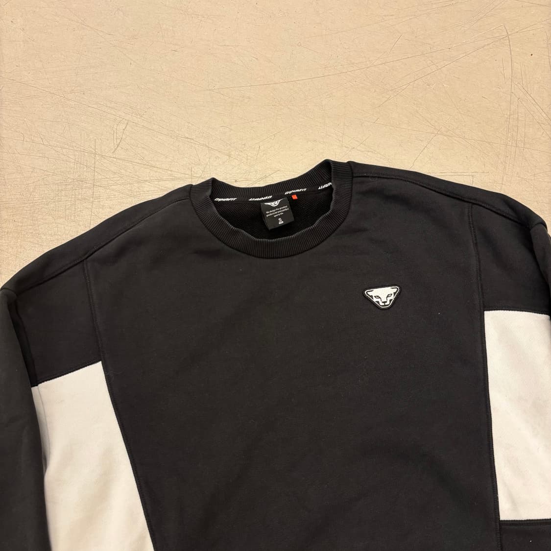 다이나핏 빅스펠아웃 배색 맨투맨 상품이미지2