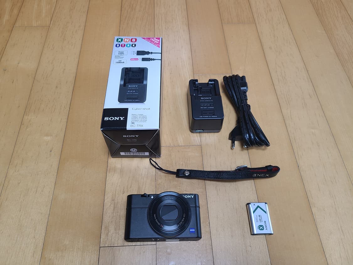 소니 RX100 카메라 상품이미지1