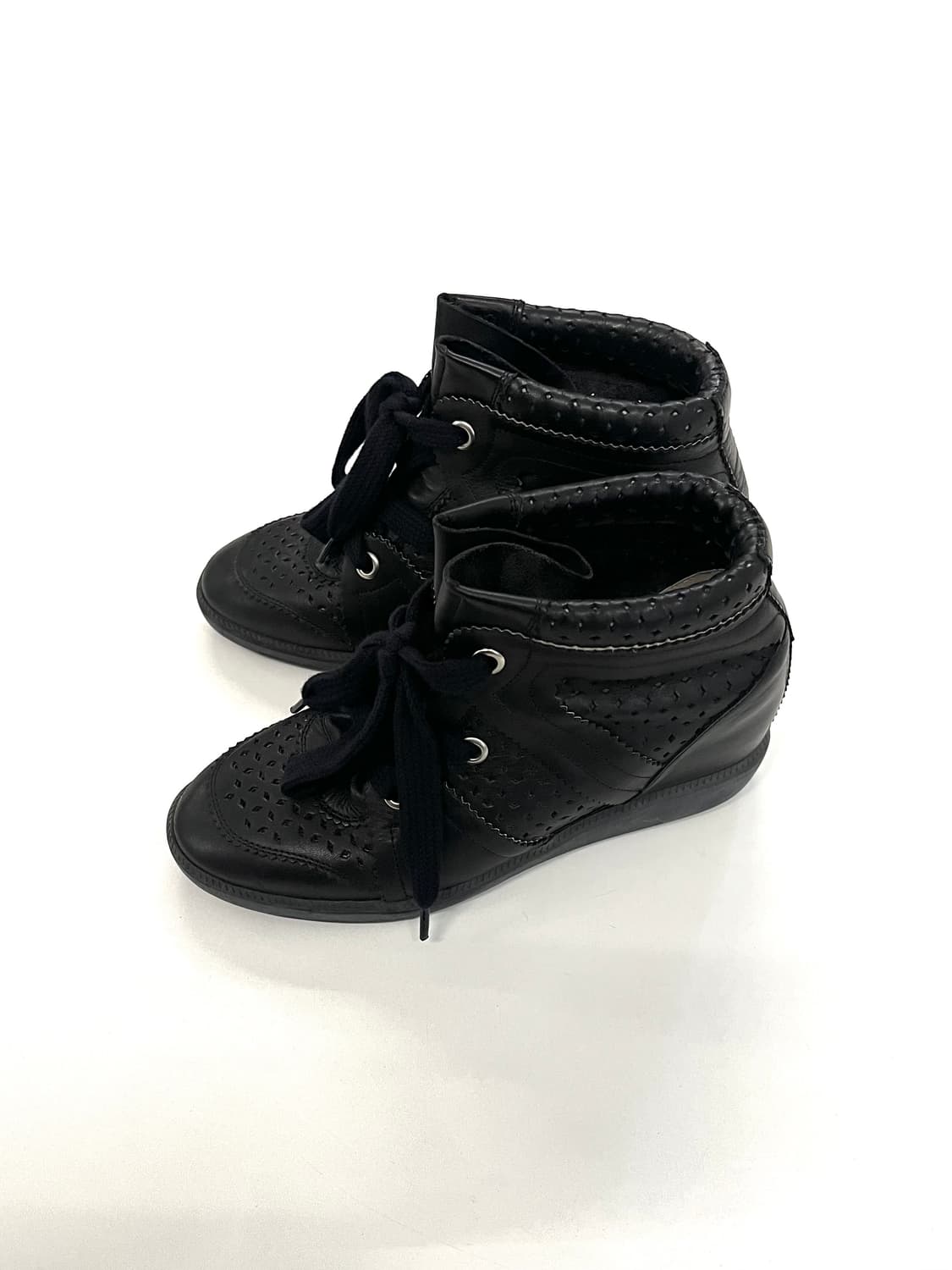 이자벨마랑 퍼포레이티브 레더 바비 스니커즈 상품이미지6