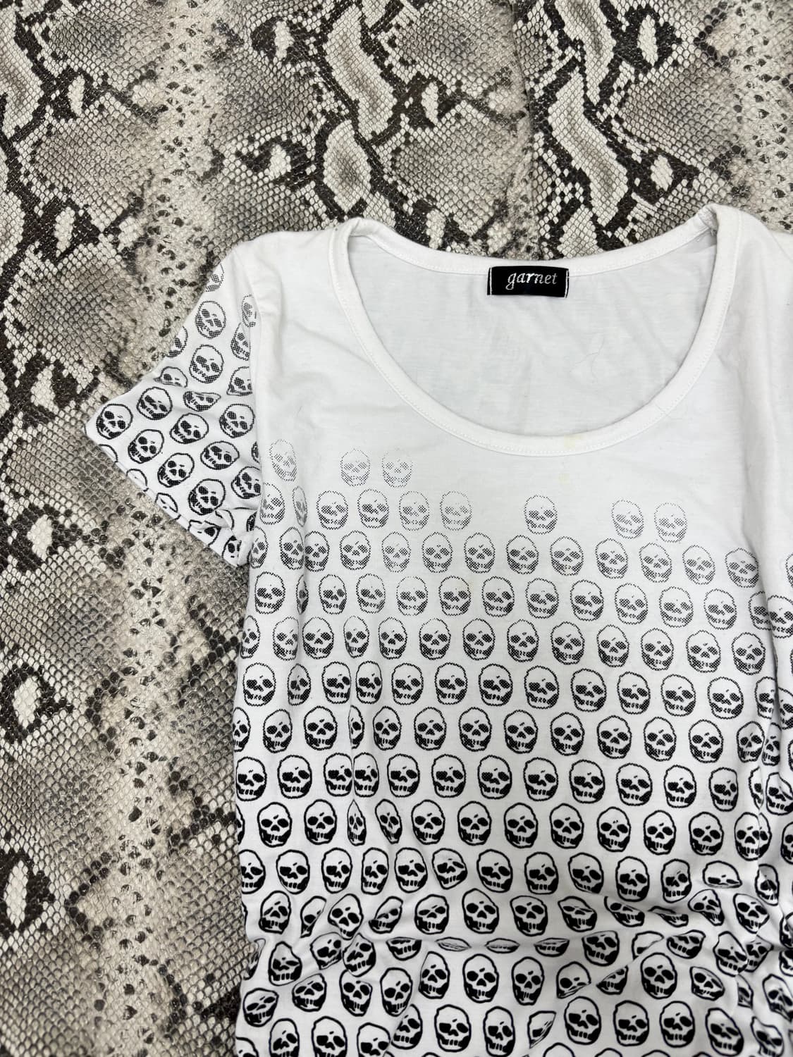 “Garnet” Kitsch Mood Skull Long Tee 상품이미지4