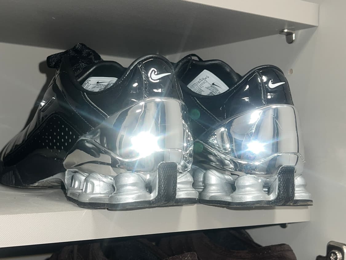 나이키 마하 암스테르담 토탈 90 샥스 마지아 블랙 앤 메탈릭 실버 상품이미지3