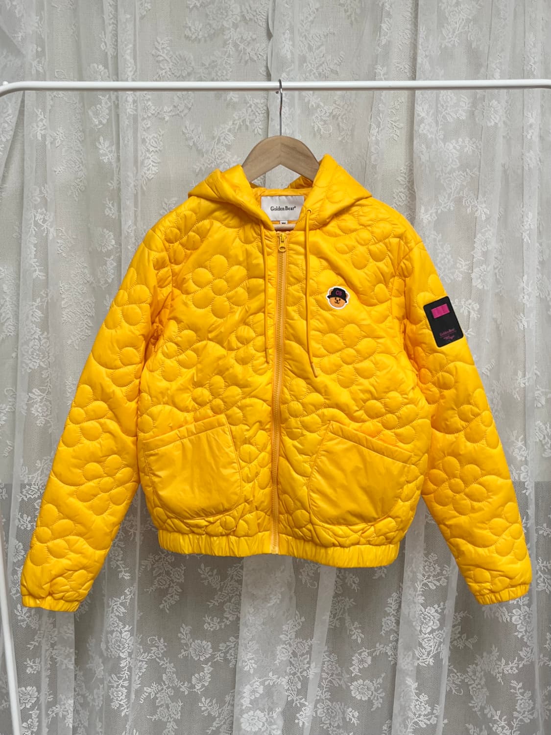 M) 골든베어 여성 스마일 로고 퀼팅 점퍼 옐로우 상품이미지1