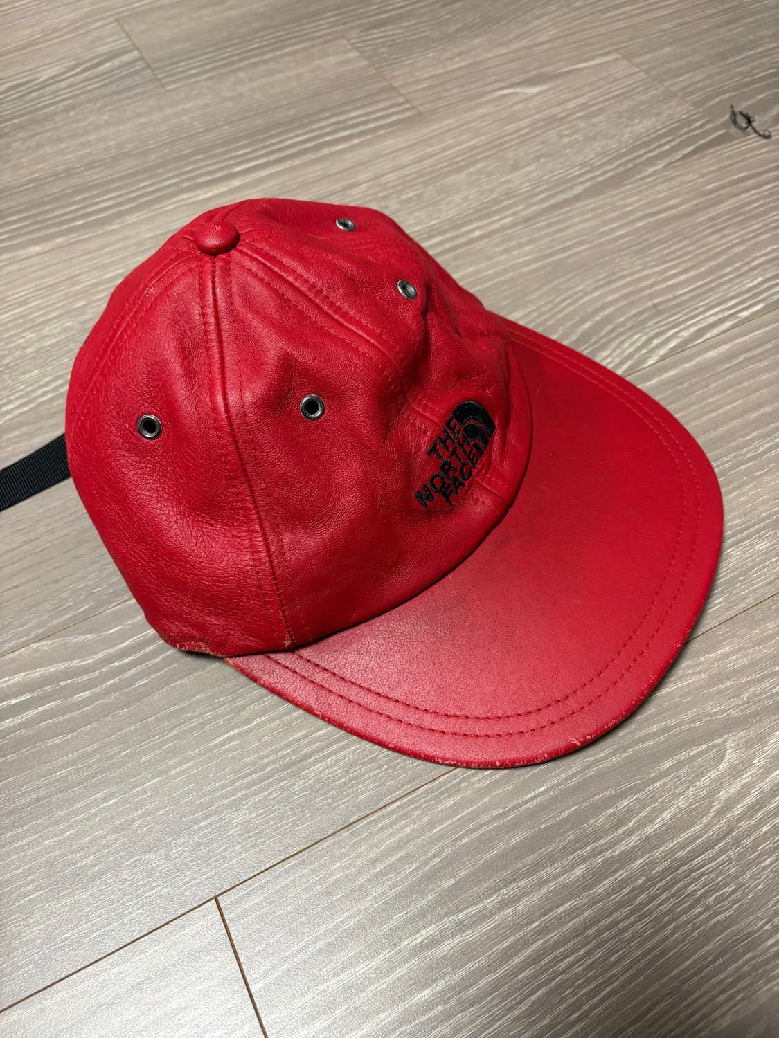 노스페이스 X 슈프림 가죽 볼캡 레드 상품이미지1