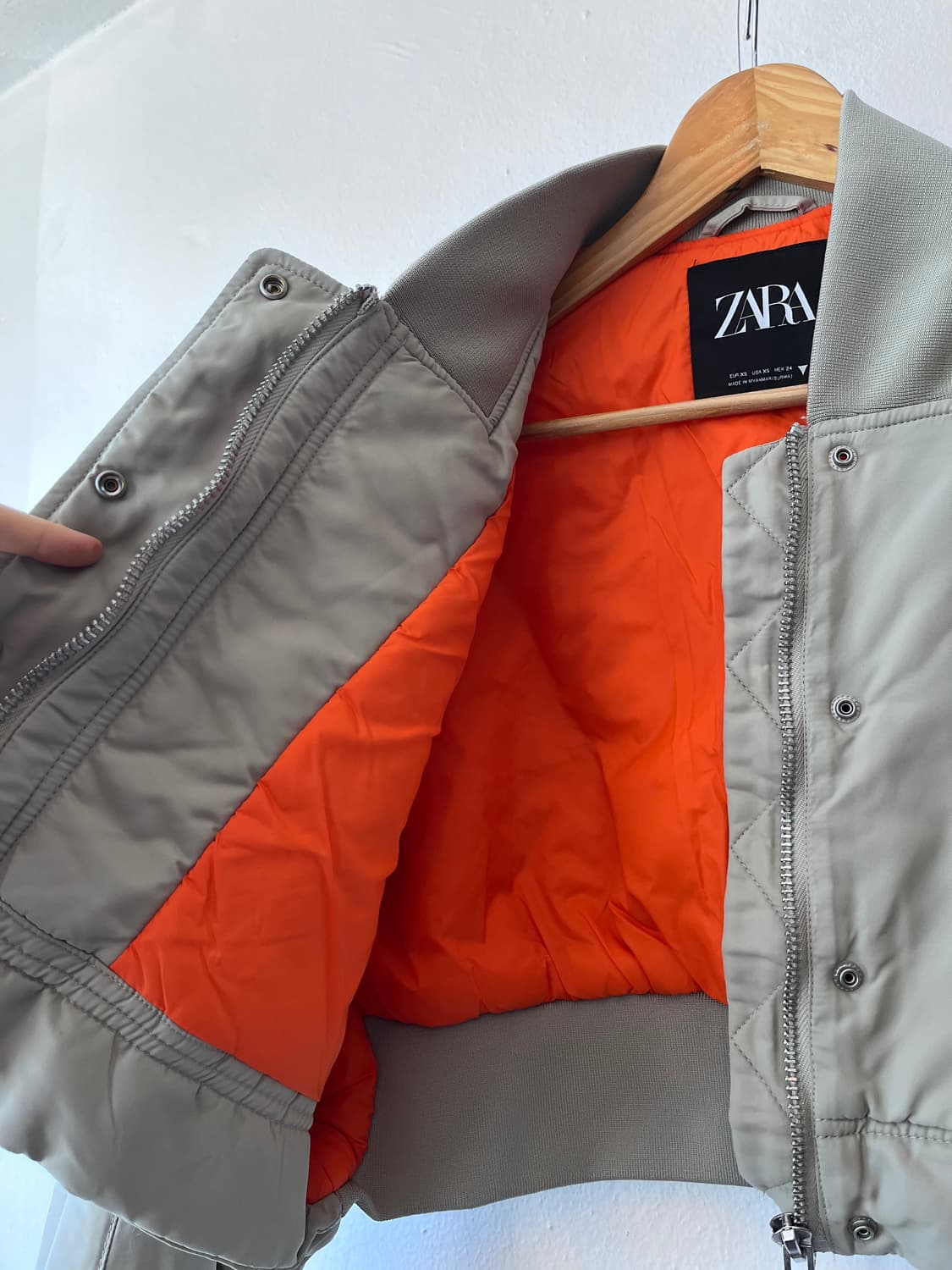 자라 Zara 여성 크롭경량점퍼 XS사이즈 상품이미지4