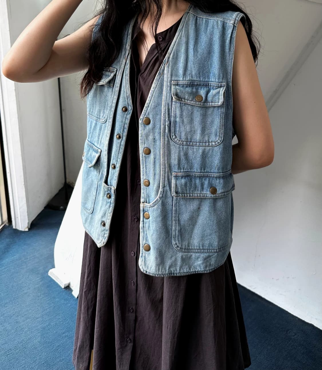 Washed denim fabric utility vest 상품이미지3