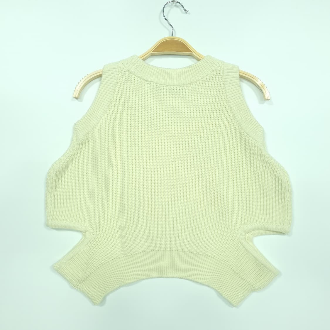 TheOpen Product 더오픈프로덕트 컷아웃 니트 케이프 상품이미지5