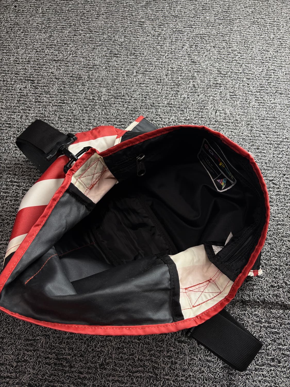 이스트팩 단가라 디테일 크로스 백 3744 상품이미지6