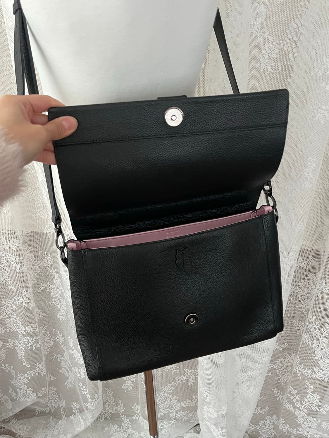 럭키슈에뜨 x 쿠론 크로스백 블랙 상품이미지3