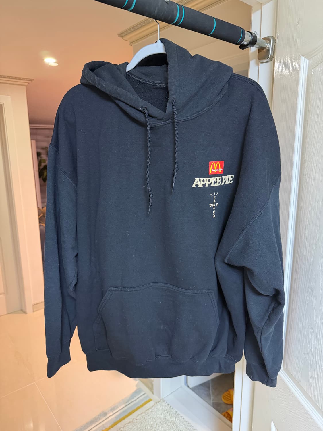 XL 트래비스스캇 x 맥도날드 머천 애플파이 후드 상품이미지2