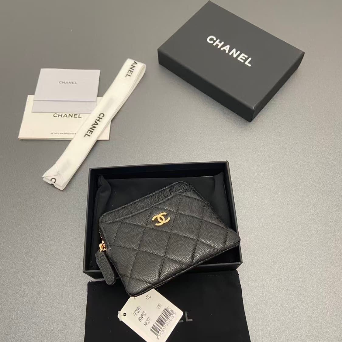 샤넬 클래식 지퍼 코인 카드 홀더 그레인드 샤이니 카프스킨 & 골드 메탈 상품이미지7